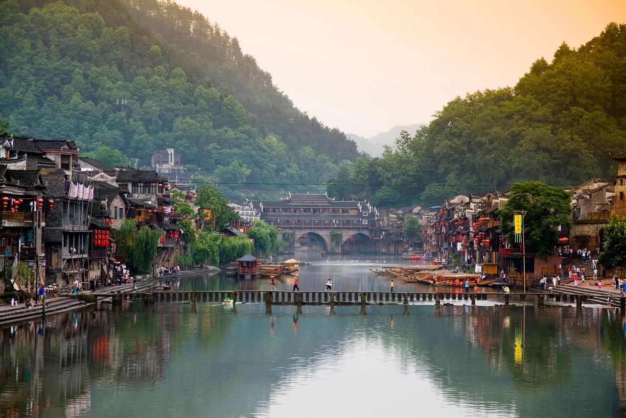 張家界、鳳凰古城、黃龍洞/寶峰湖雙臥6日