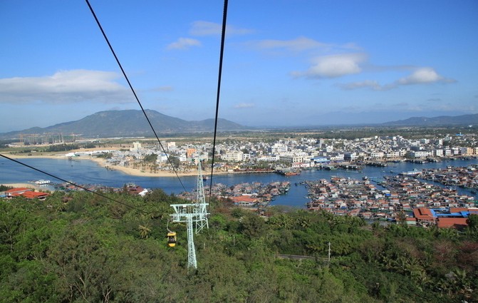 西島.椰田古寨.南灣猴島雙飛5日